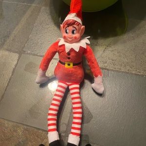 Plush “Elf” used to keep kids behaving during Christmas season